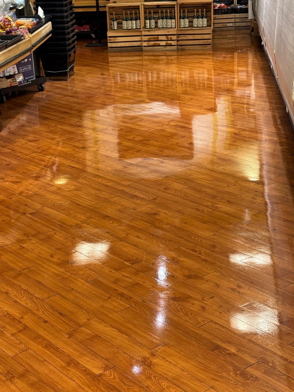 Full grocery store aisle after floor waxing